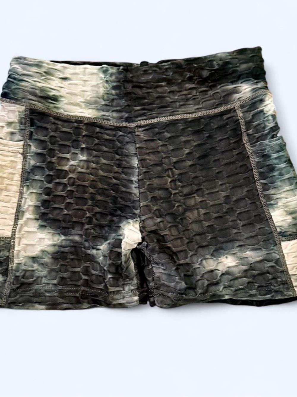 Textured Tie-Dye Women’s Active Shorts - Black/Gray